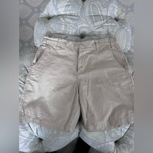Eddie Bauer Men’s Light Tan Bermudas in excellent condition